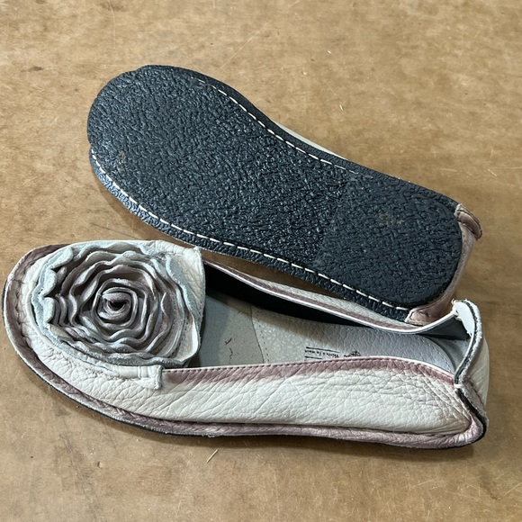 L’Artiste Spring Step Leather Floral Rose Slip On Flats - Picture 8 of 11
